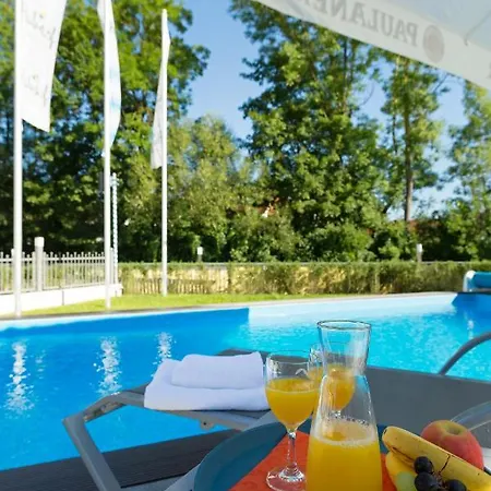 Landhotel Huberhof Allershausen - Pool Is Open 호텔