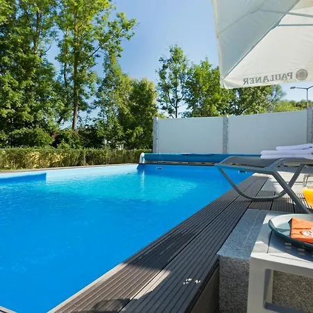 Huberhof - Pool Is Open