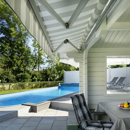 Huberhof - Pool Is Open