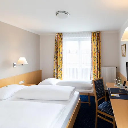 Landhotel Huberhof Allershausen - Pool Is Open 호텔 알러스하우젠
