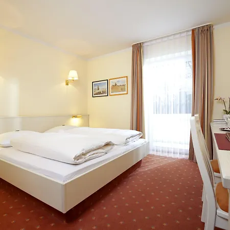 Landhotel Huberhof Allershausen - Pool Is Open 3* 알러스하우젠