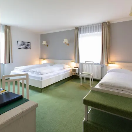 Landhotel Huberhof Allershausen - Pool Is Open 알러스하우젠